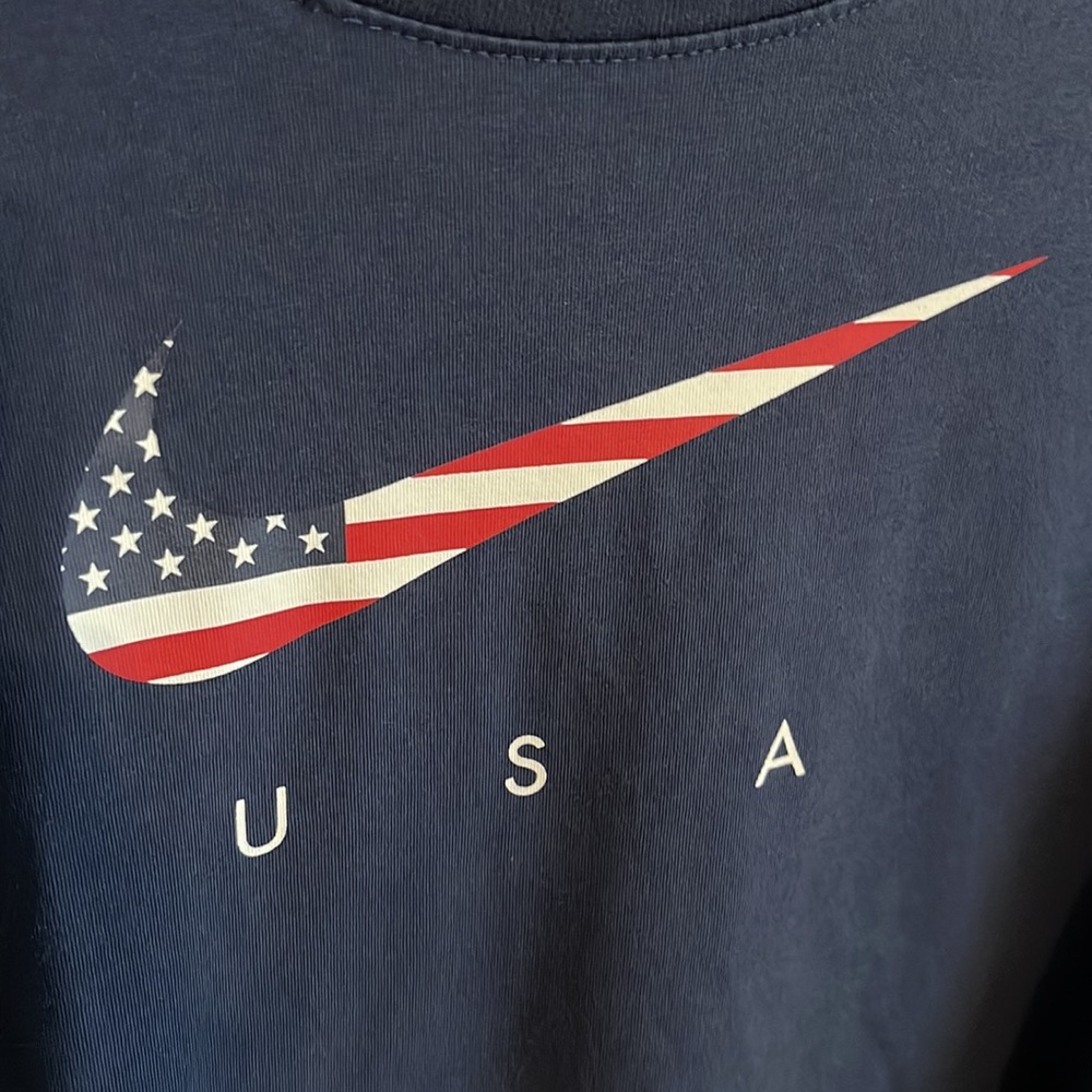 Nike tee - Picture 2 of 4